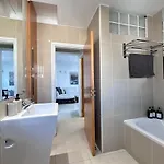 Superb Seaview Flat, Prime Area * Ларнака