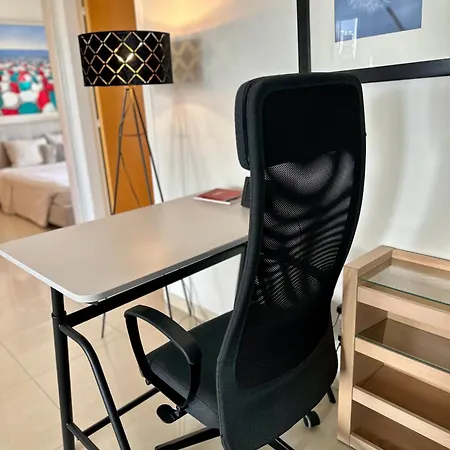 Superb Seaview Flat, Prime Area * Λάρνακα