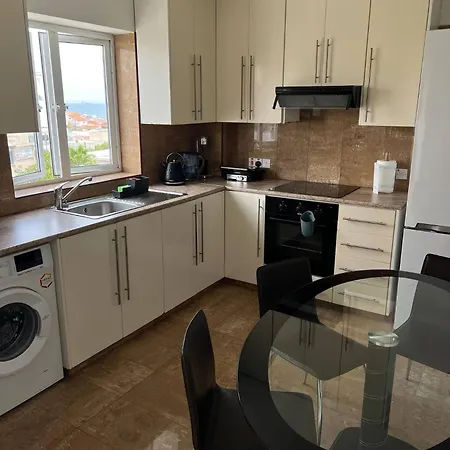 דירה Superb Seaview Flat, Prime Area לרנקה
