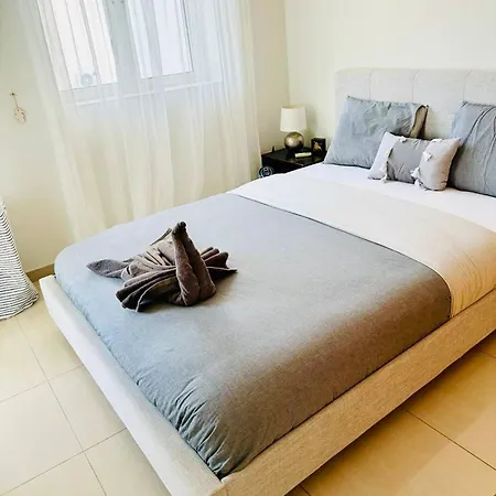 Superb Seaview Flat, Prime Area * לרנקה