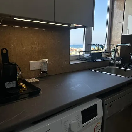 Superb Seaview Flat, Prime Area Apartament Larnaca