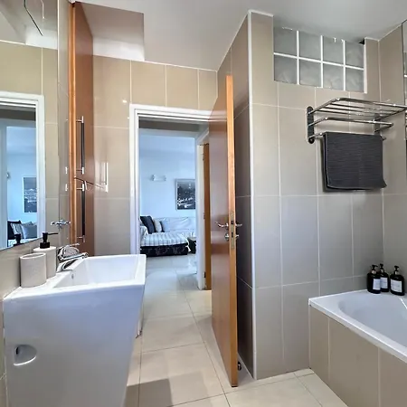 Superb Seaview Flat, Prime Area * Larnaca