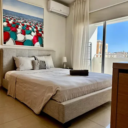 Superb Seaview Flat, Prime Area Appartement
