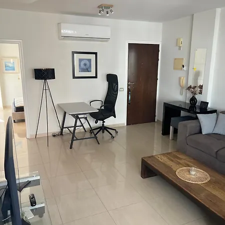 Apartmán Superb Seaview Flat, Prime Area Larnaca